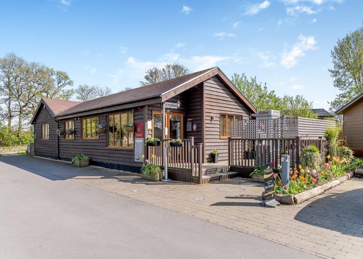 Wareham Forest Lodge Retreat Lytchett Minster Ngoại thất bức ảnh